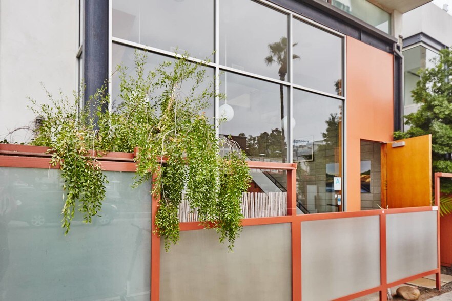 More Photos Of 1432-1434 Abbot Kinney Blvd, Venice Storefront Retail Office For Lease