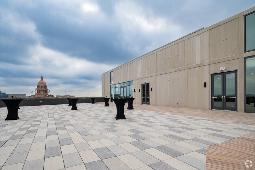 More Photos Of 203 W 10th St, Austin Office For Lease