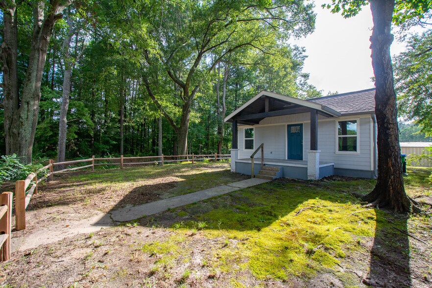 More Photos Of 6215 Hotel St, Austell Light Distribution For Lease