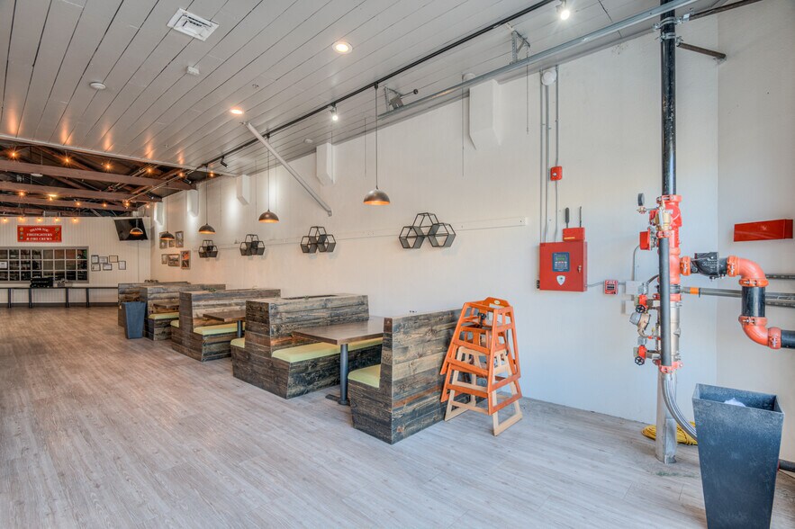 More Photos Of 420 N Main St, Prineville Restaurant For Lease