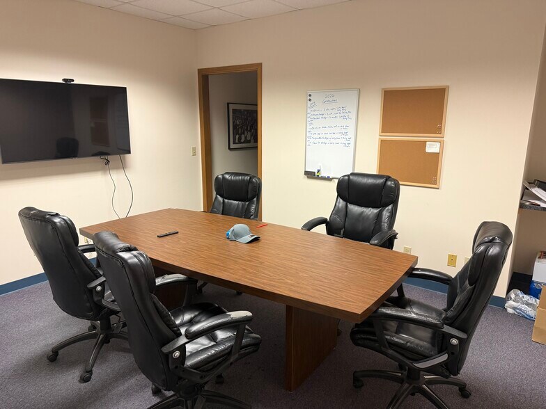 More Photos Of 500 W Calumet St, Appleton Freestanding For Sale