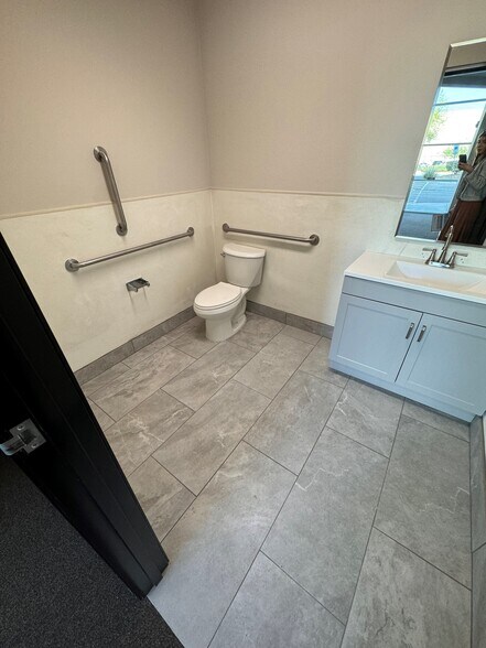 More Photos Of 2965 Coleman St, North Las Vegas Distribution For Lease