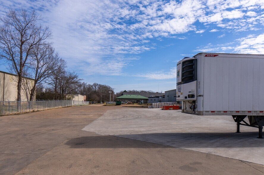 More Photos Of 135 Industrial Dr N, Madison Warehouse For Sale