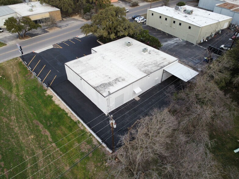 More Photos Of 414 W Rhapsody Dr, San Antonio Light Distribution For Sale