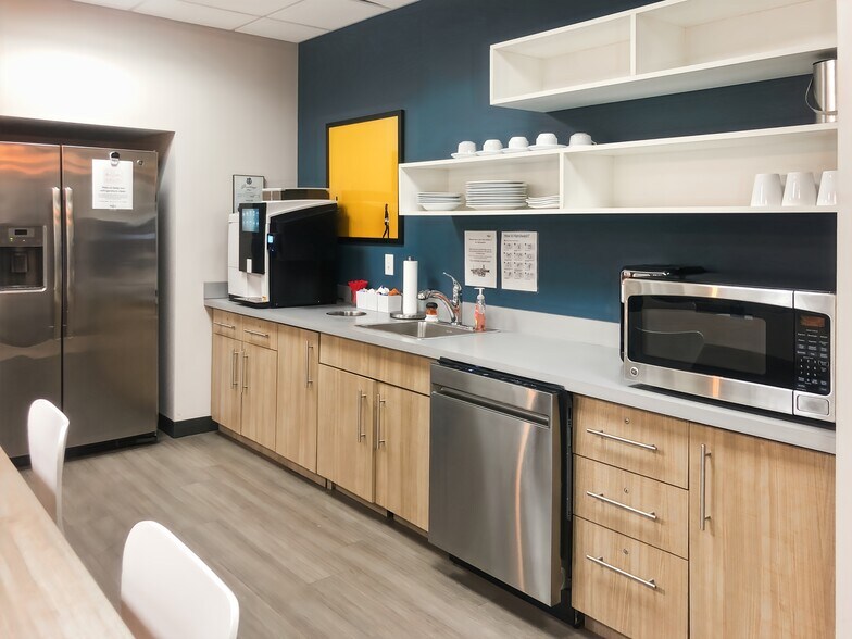 More Photos Of 400 W Capitol Ave, Little Rock Coworking Space