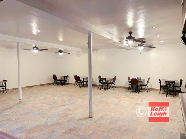 More Photos Of 1572 W 117th St, Lakewood Restaurant For Sale