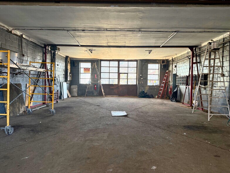 More Photos Of 10 Torre Pl, Yonkers Warehouse For Lease