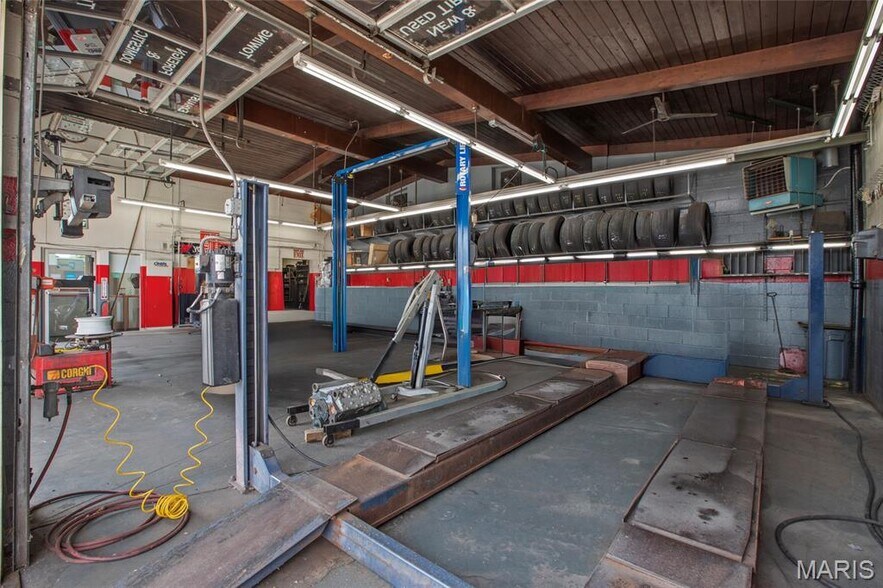 More Photos Of 6821 Morganford Rd, Saint Louis Auto Repair For Sale