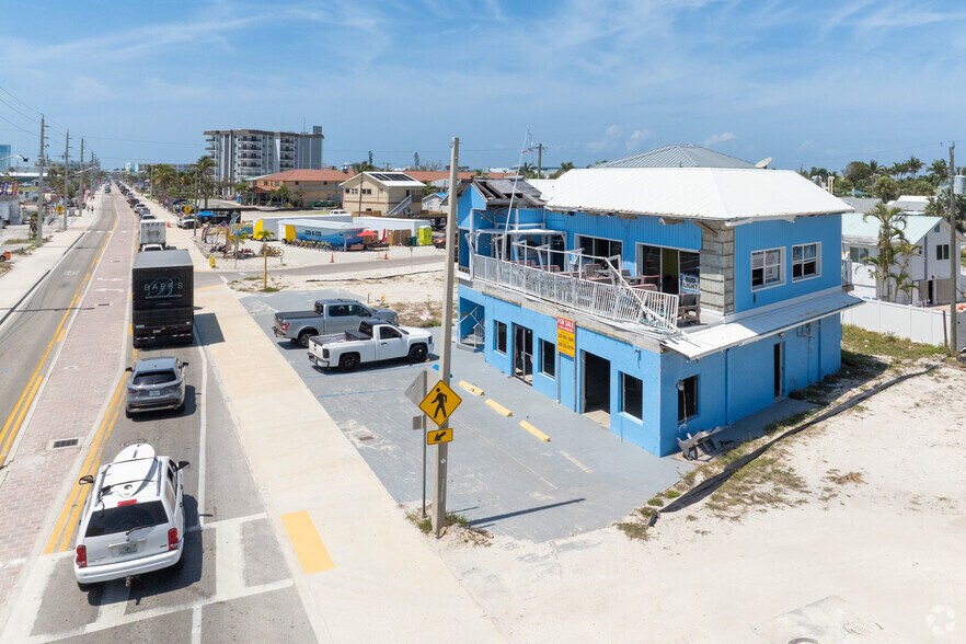 More Photos Of 1901 Estero Blvd, Fort Myers Restaurant For Sale