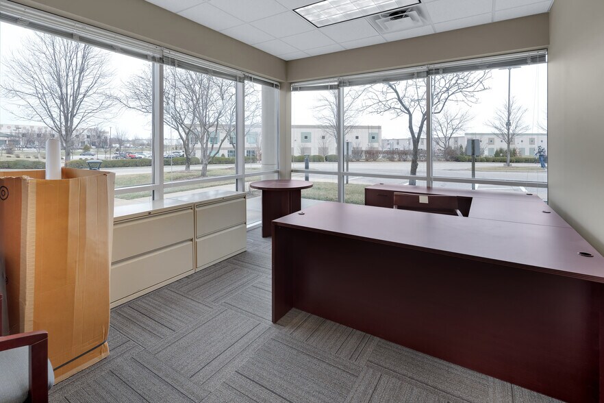 More Photos Of 2600 Stanley Gault Pky, Louisville Light Manufacturing For Lease