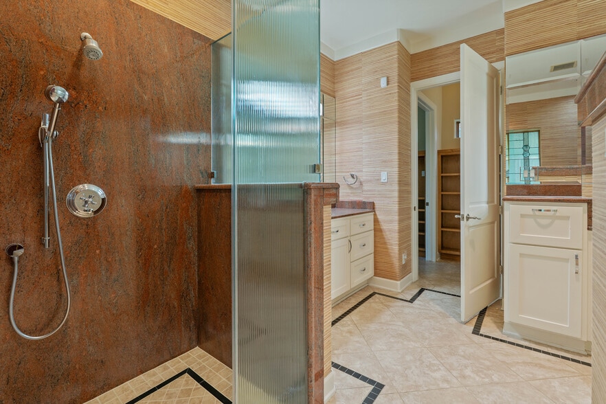 More Photos Of 16621 Hereford Dr, Tomball Flex For Sale