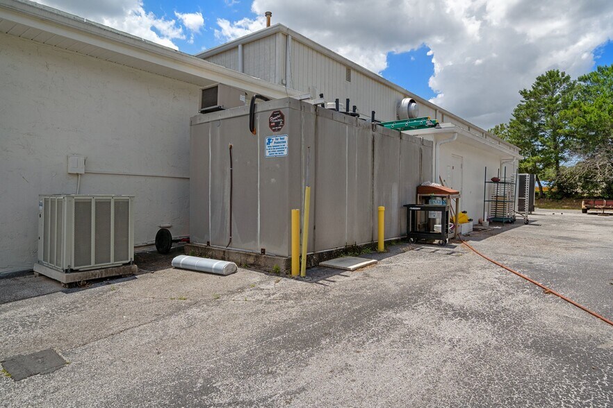 More Photos Of 299 E Gulf To Lake Hwy, Lecanto Storefront For Sale