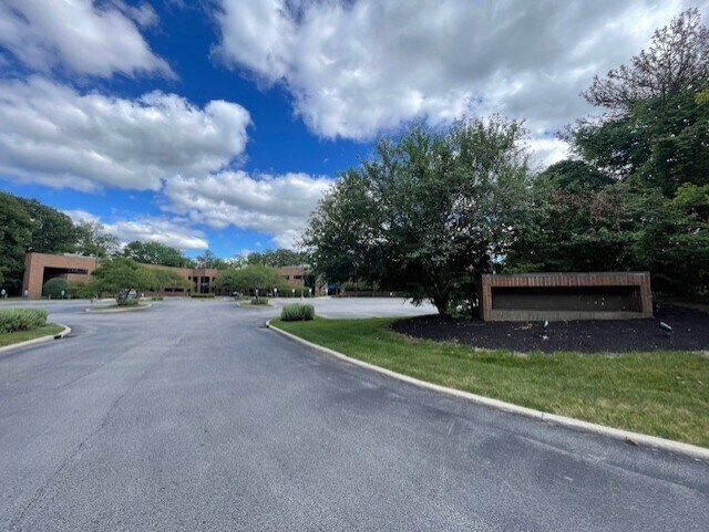 More Photos Of 1684 Woodlands Dr, Maumee Office For Lease