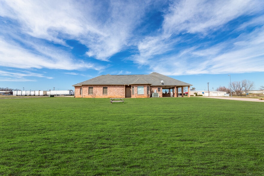 More Photos Of 401 Center Court Dr, Bridgeport Medical For Lease