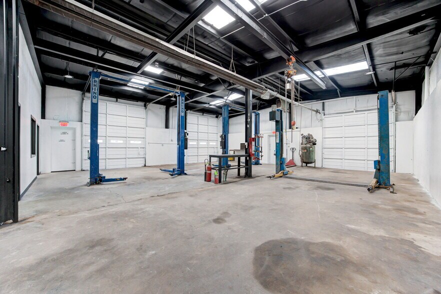 More Photos Of 1809 S Eastern Ave, Moore Auto Repair For Sale