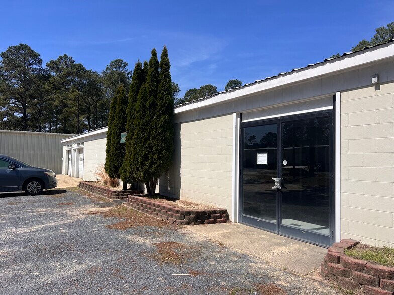 Primary Photo Of 3619 Murdocksville Rd, West End Flex For Sale