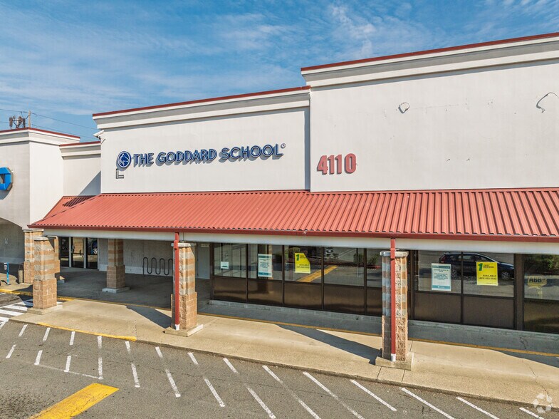 More Photos Of 4110 NE 4th St, Renton General Retail For Sale