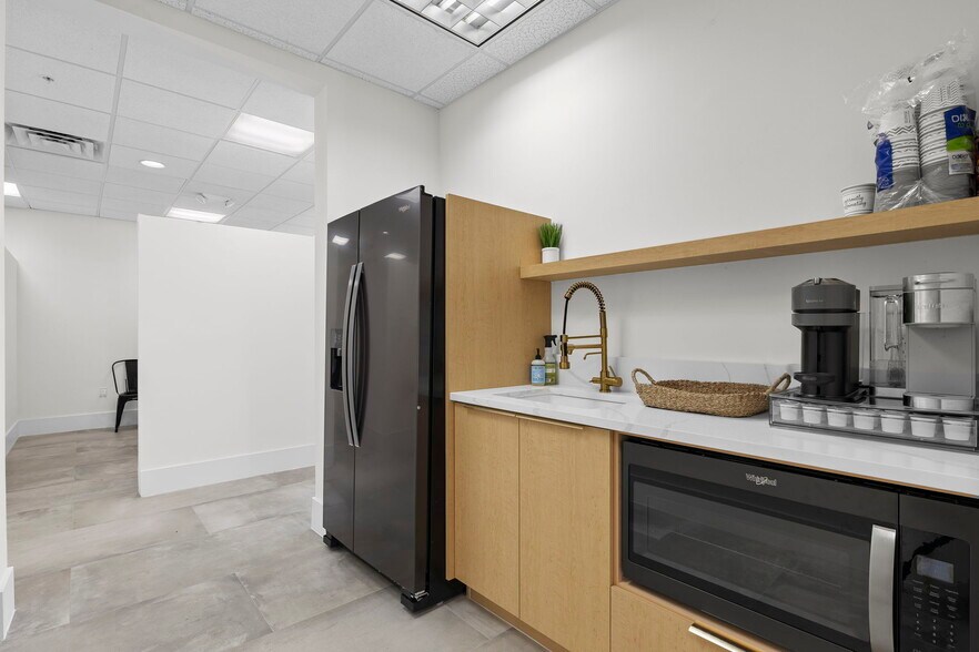 More Photos Of 23160 Fashion Dr, Estero Coworking Space