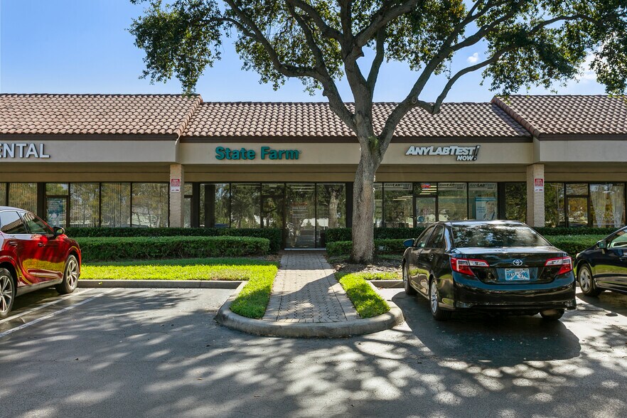More Photos Of 901-1001 N University Dr, Coral Springs General Retail For Lease