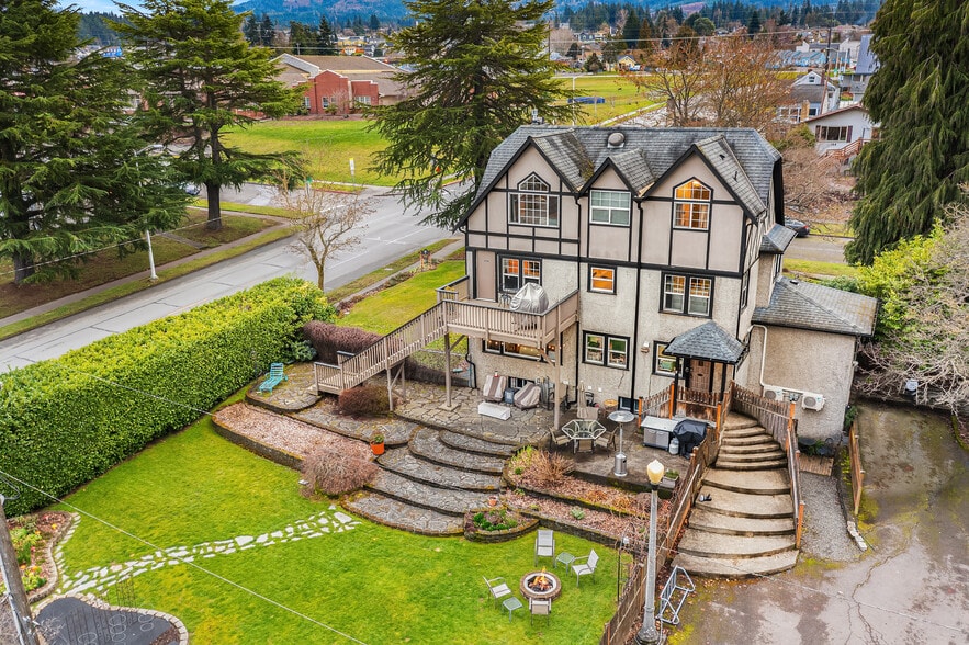 More Photos Of 131 E 12th St, Port Angeles Hotel For Sale