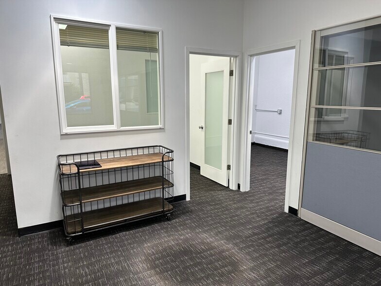 More Photos Of 833 N Hollywood Way, Burbank Office For Lease