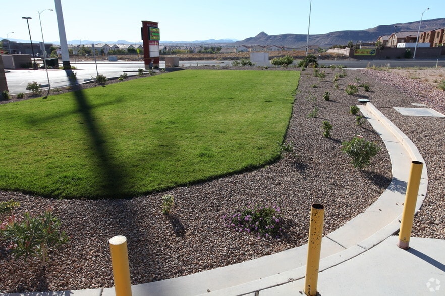 More Photos Of Russell Rd @ Grand Canyon, Las Vegas Fast Food For Lease