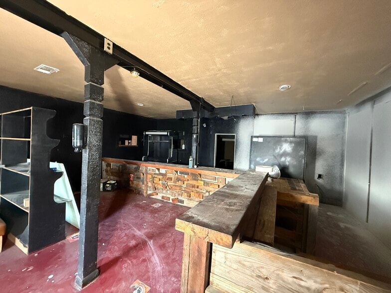 More Photos Of 2941 E Houston St, San Antonio Convenience Store For Lease