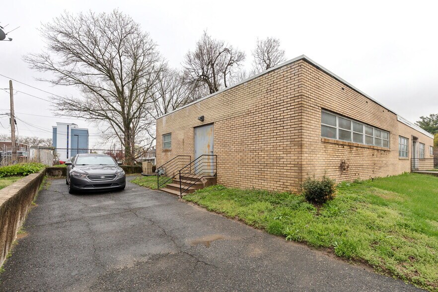 More Photos Of 1453 Edgmont Ave, Chester Office For Sale
