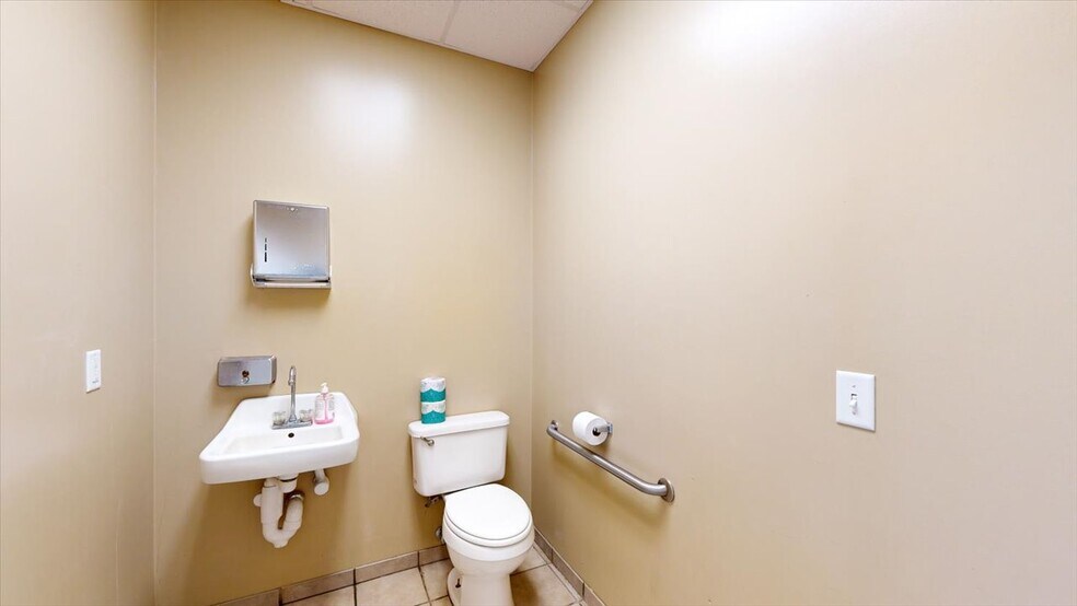 More Photos Of 113 Bo Bo Dr, Crystal Springs Freestanding For Lease