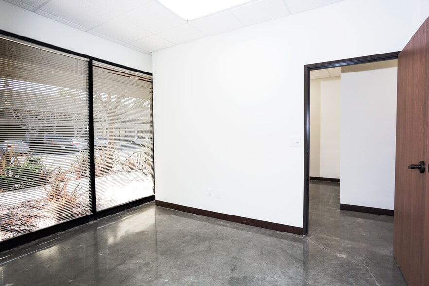 More Photos Of 4572 Telephone Rd, Ventura Warehouse For Lease