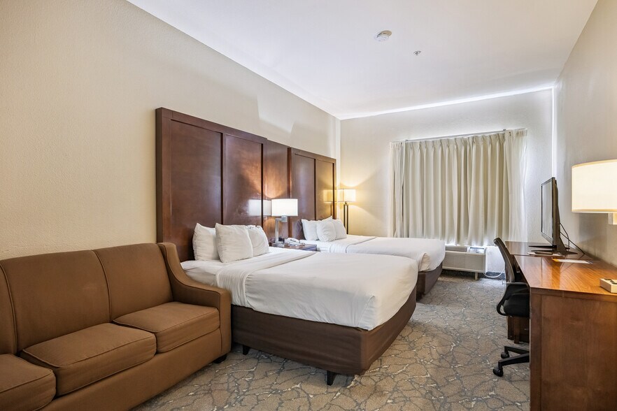 More Photos Of 11050 Southwest Fwy, Houston Hotel For Sale