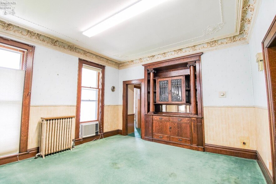 More Photos Of 516 W Washington St, Sandusky Office For Sale