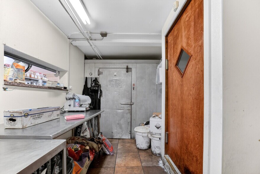More Photos Of 204 W Madison St, Easton Storefront Retail Residential For Sale