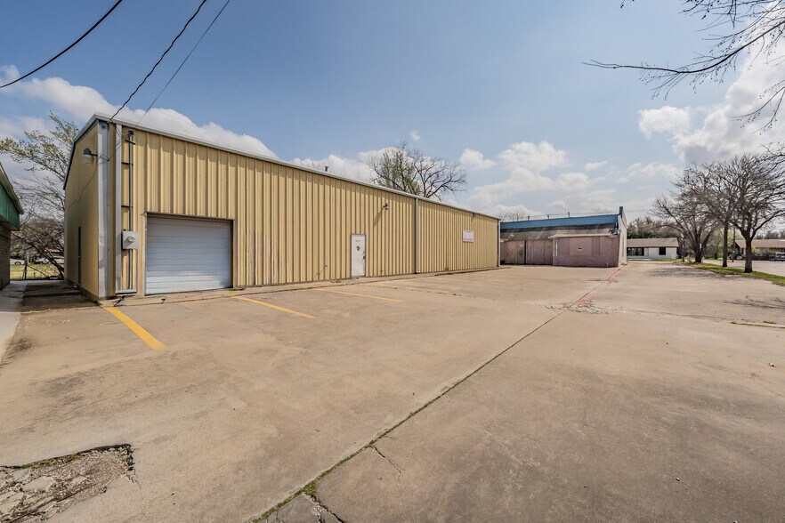 More Photos Of 7235 Glenview Dr, Richland Hills Office For Sale