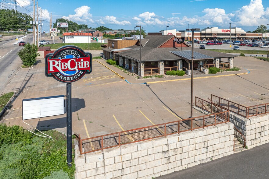 More Photos Of 3704 Faraon St, Saint Joseph Restaurant For Lease