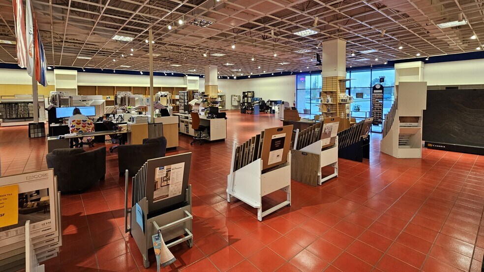 More Photos Of 421 Three Rivers Dr, Kelso Freestanding For Lease