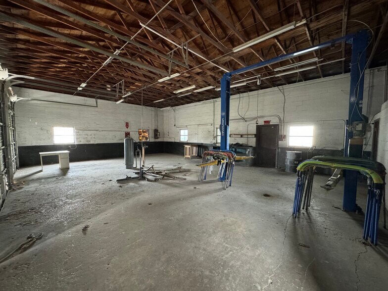 More Photos Of 6801 Tower Dr, Hudson Service For Lease