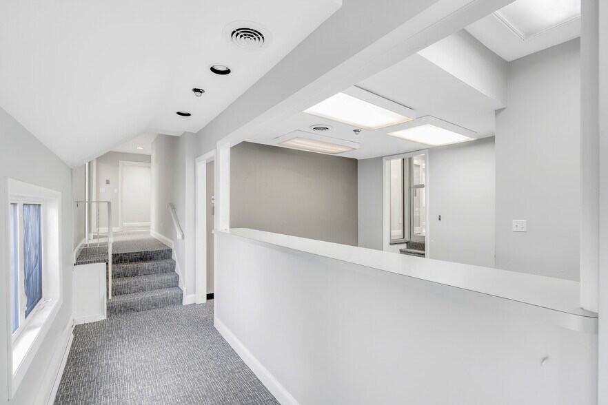 More Photos Of 311 Boston Post Rd, Wayland Office For Sale