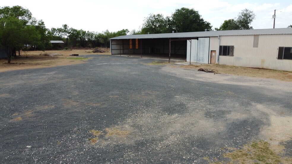 More Photos Of 1737 Hwy 81, Pearsall Warehouse For Sale