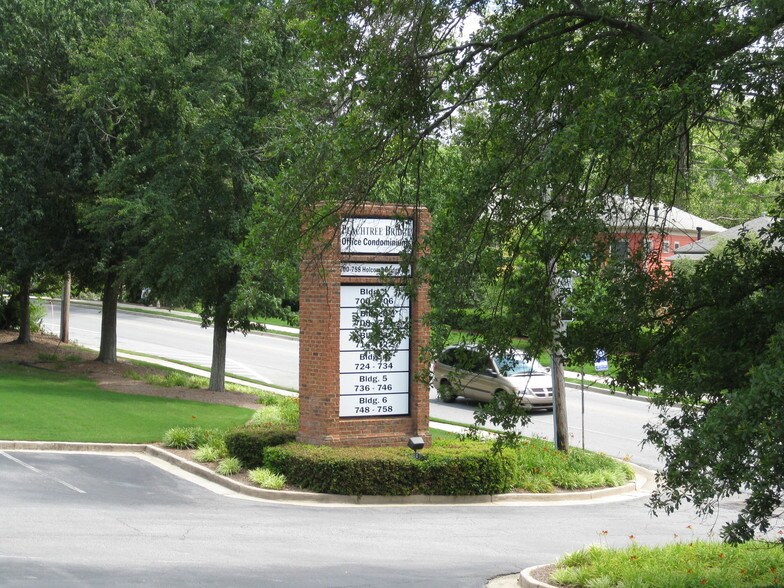 More Photos Of 724-734 Holcomb Bridge Rd, Norcross Loft Creative Space For Sale