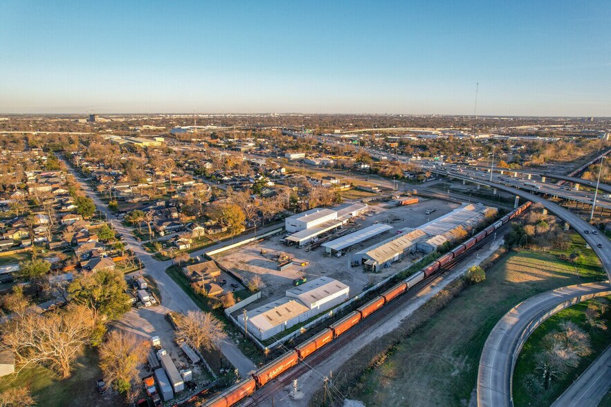 More Photos Of 6011-6019 Gold Houston TX 77026 st, Houston Warehouse For Lease