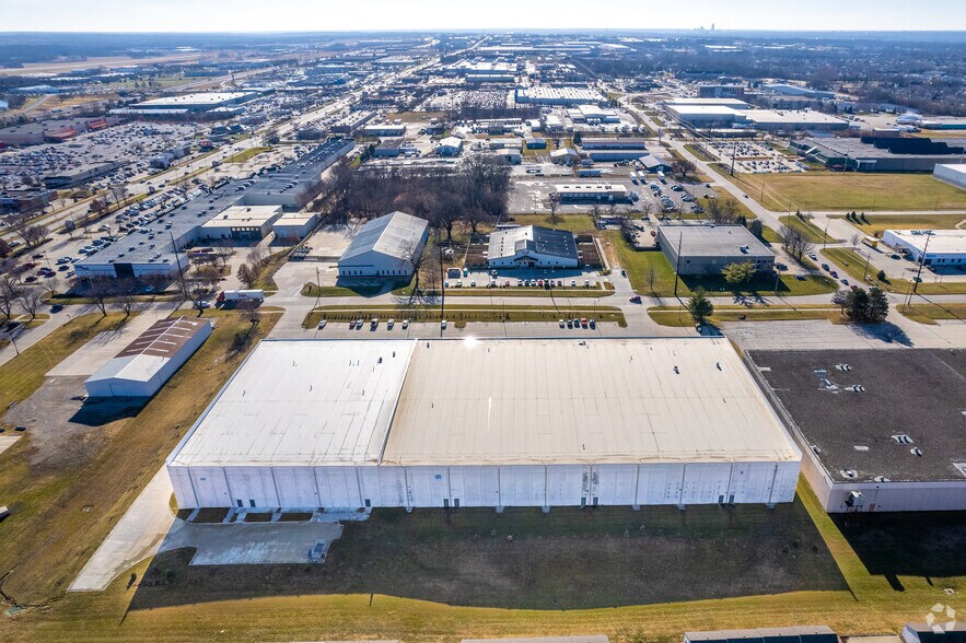 More Photos Of 902 SE Shurfine Dr, Ankeny Warehouse For Lease