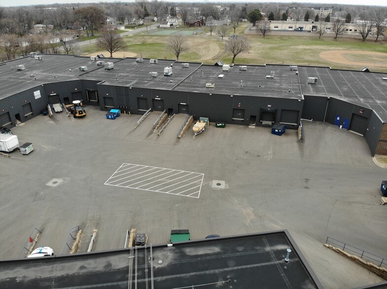 More Photos Of 9201 E Bloomington Fwy, Bloomington Distribution For Lease
