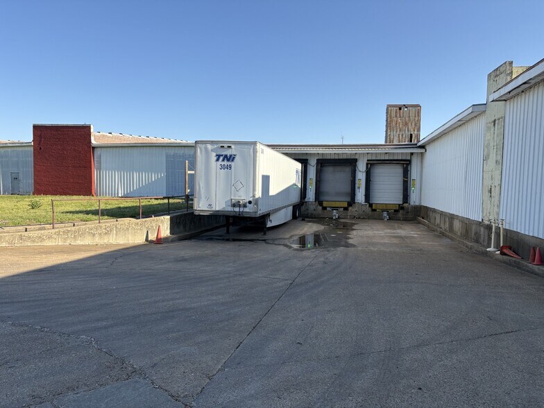 More Photos Of 1001 Ohlendorf Rd, Osceola Warehouse For Lease