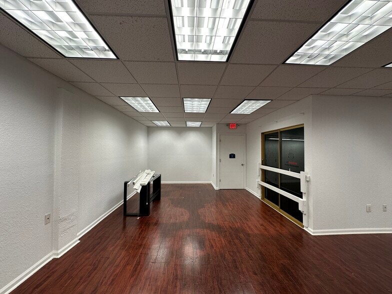 More Photos Of 5751 Dawson St, Hollywood Warehouse For Lease