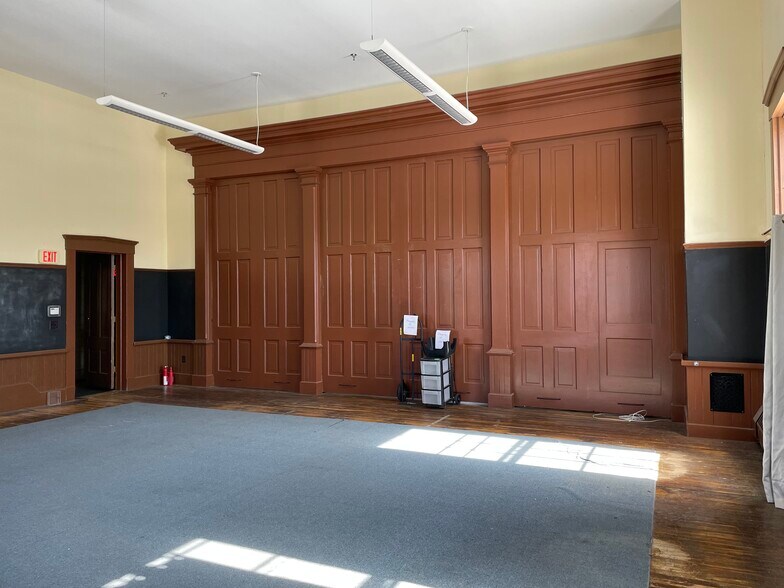 More Photos Of 168 N Main St, Northfield Loft Creative Space For Lease