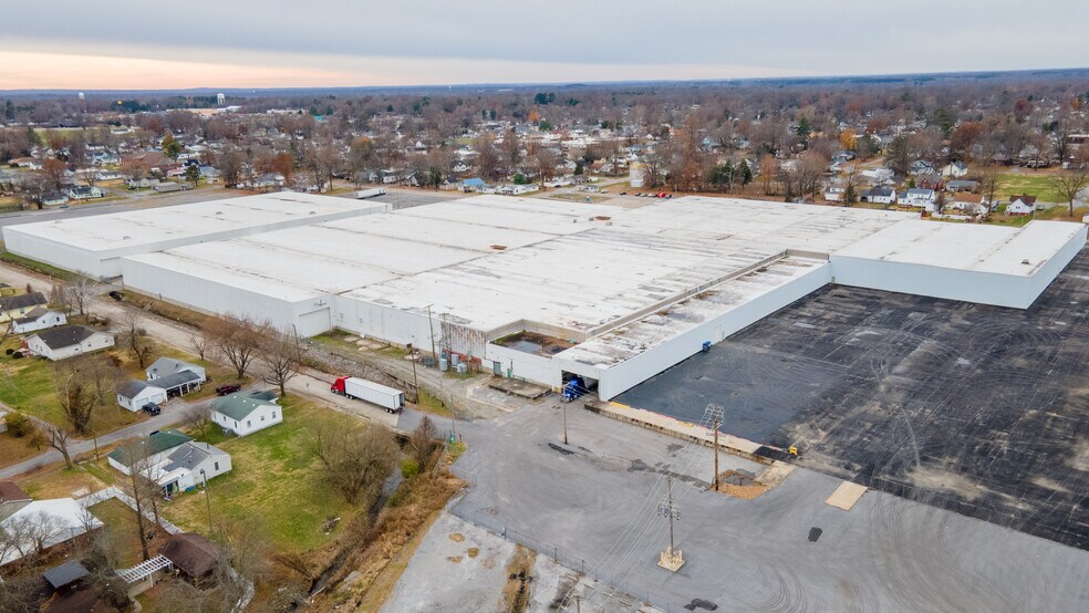 More Photos Of 410 E Lyerla Dr, Herrin Distribution For Lease