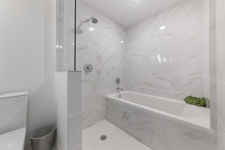 More Photos Of 86 SW 8th St, Miami Apartments For Lease