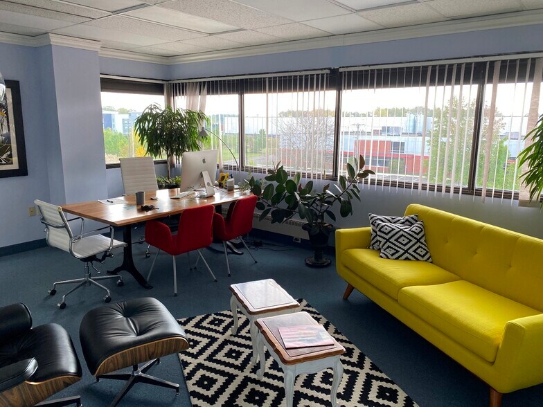 More Photos Of 6001 Cochran Rd, Solon Medical For Lease