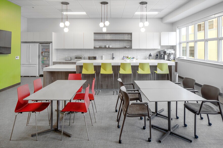 More Photos Of 630 SW 5th Ave, Portland Loft Creative Space For Lease